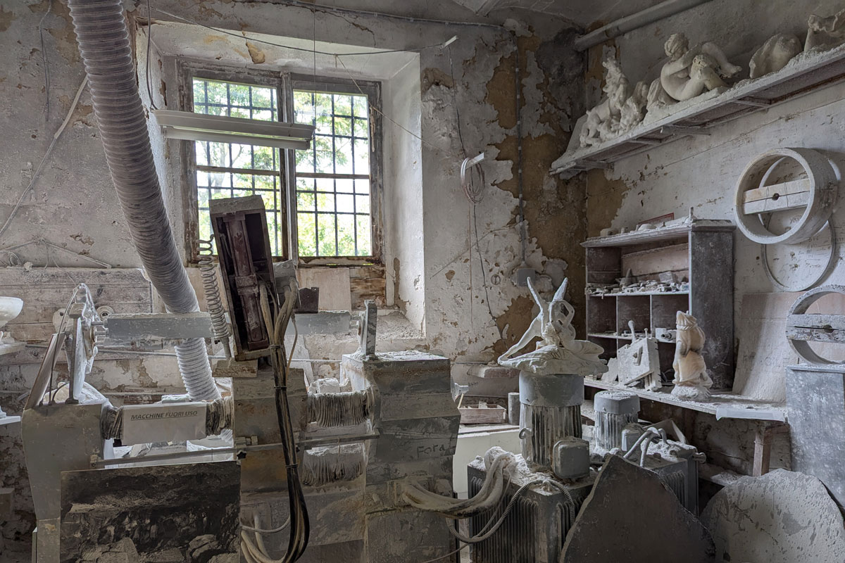Werkstatträume von Rossi Alabastri in Volterra.