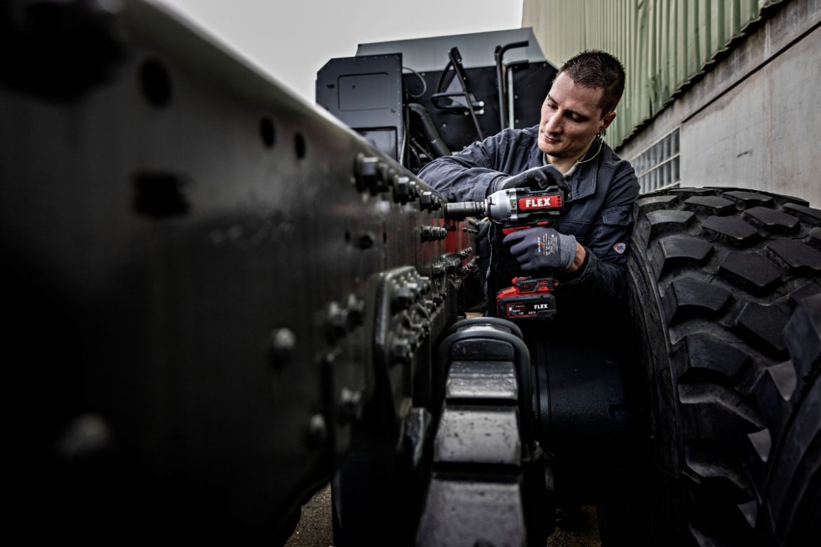 Handlich und wendig: Mit dem massiven Aluminiumkopf ist der IW 1/2" 1500 18-EC robust und dennoch kompakt und eignet sich ideal für Arbeiten im Automotive- und LKW-Bereich.