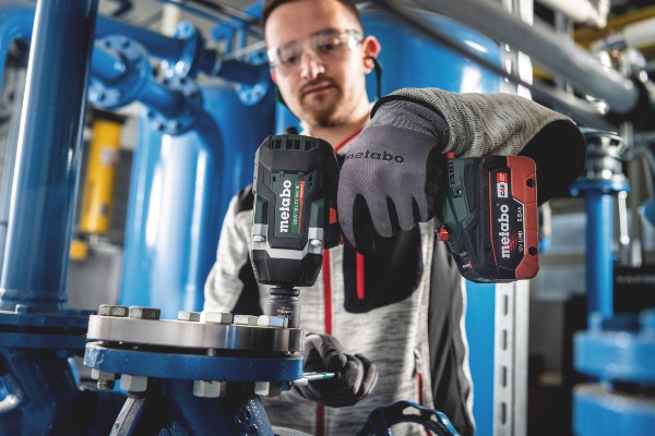 Der 18-Volt-Akku-Schlagschrauber von Metabo eignet sich für verschiedenste Schraubanwendungen.