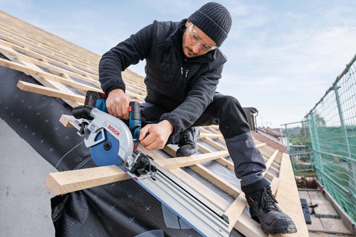 Kappschienen-System macht Gerät zur mobilen und kompakten Kapp- und Gehrungssäge