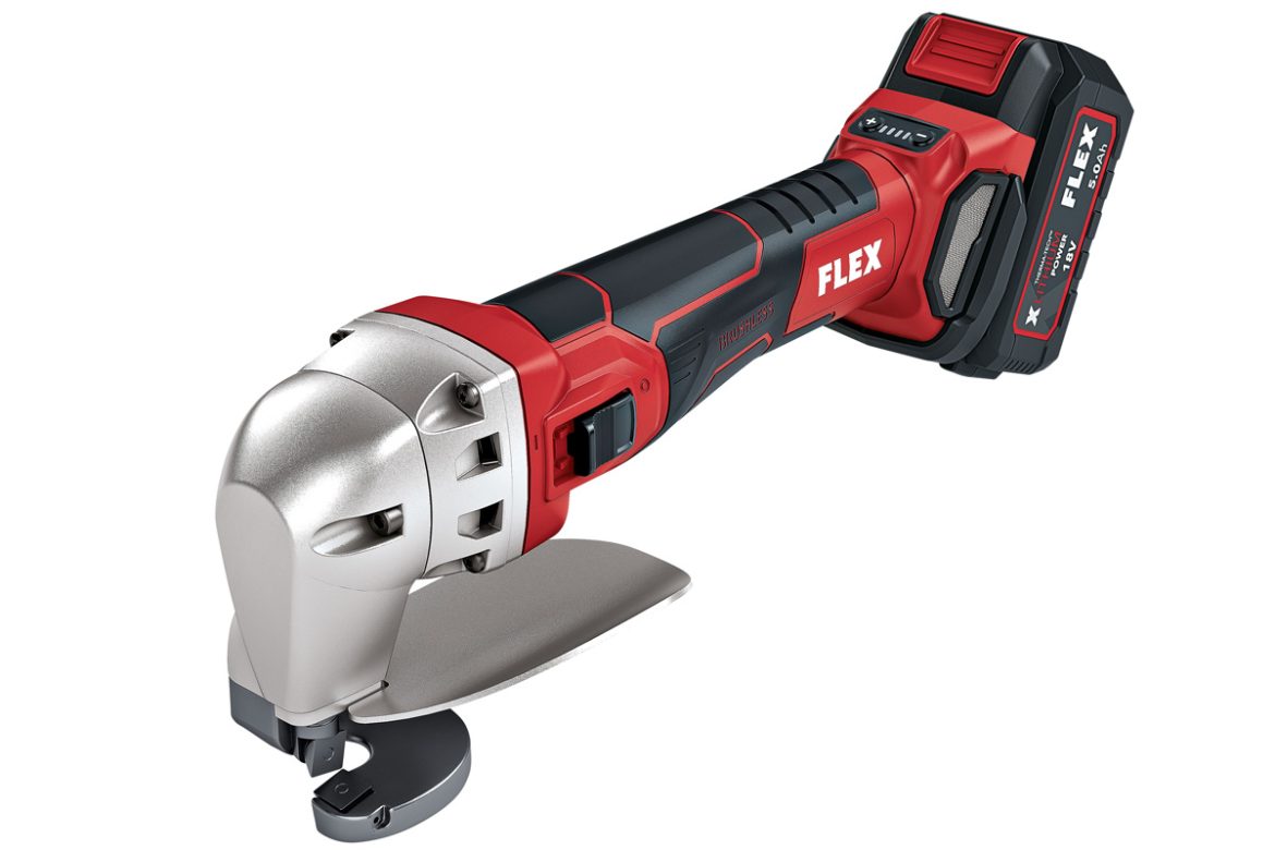 Mit der neuen Akku-Metallschere SHE 16 18-EC von FLEX lassen sich Drahtgitter besäumen oder Coilbänder ohne Materialverlust schneiden.