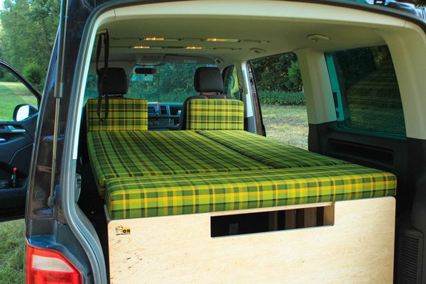 Aufgebautes Bett