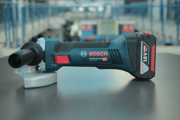 Der Bosch Akku-Winkelschleifer GWX 18V-8