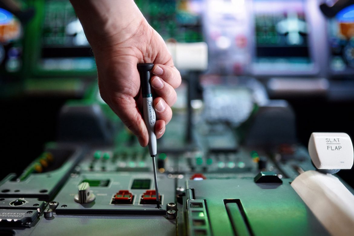 Elektronik-Schraubendreher für Arbeiten an empfindlichen Bauteilen wie Steuerplatinen, Sensoren oder filigranen mechanischen Verbindungen.