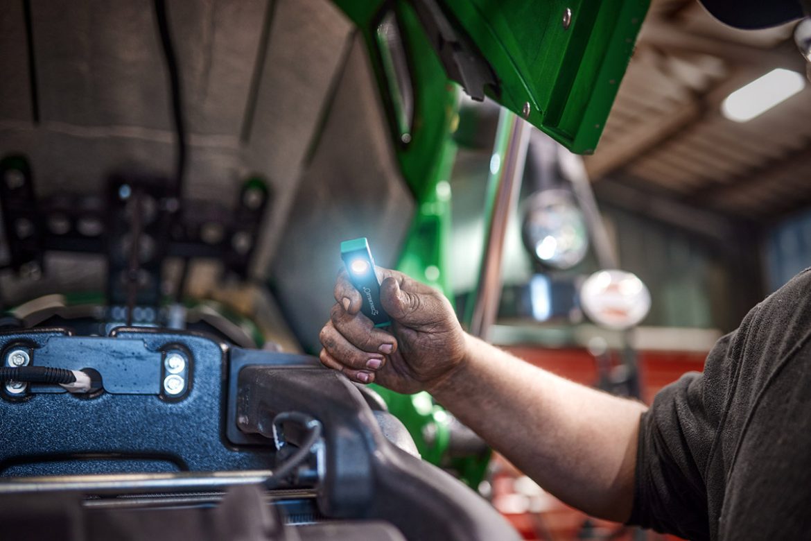 Mehr Licht für schlecht beleuchtete Arbeitssituationen - die LED-Arbeitsleuchte 13134 glänzt mit hoher Leuchtkraft auf kleinstem Raum.