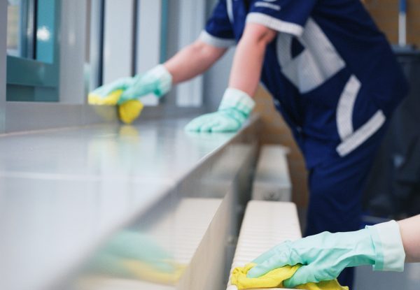 Coronavirus-Infektion kann als Berufskrankheit oder Arbeitsunfall anerkannt werden. / Weiterer Text über ots und www.presseportal.de/nr/60172 / Die Verwendung dieses Bildes ist für redaktionelle Zwecke honorarfrei. Veröffentlichung bitte unter Quellenangabe: "obs/BG BAU Berufsgenossenschaft der Bauwirtschaft/Wolfgang Bellwinkel/ DGUV."