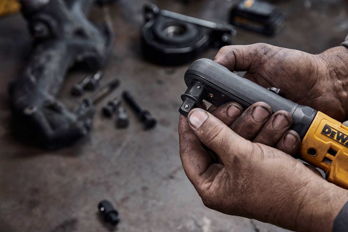 Die robuste und leistungsstarke 18 Volt Akku-Ratsche DCF510N-XJ ist für den professionellen Einsatz konzipiert.